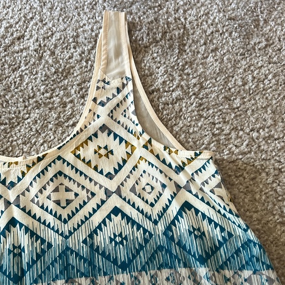 Kirra Brand boxy Aztec pattern flowy tank top size small - Picture 2 of 9